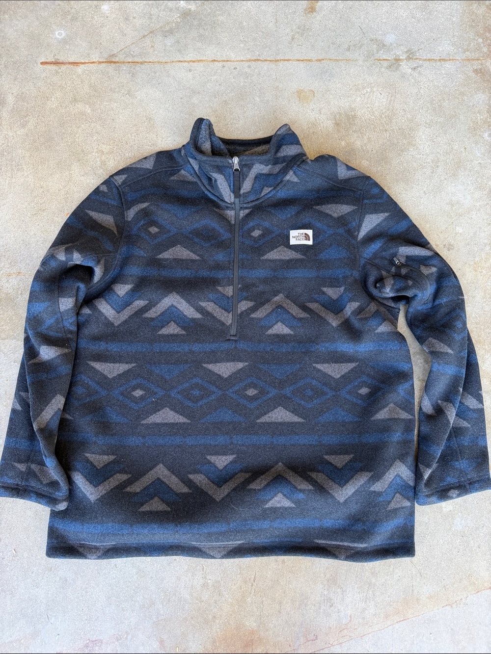 The North Face Men’s Navy Blue & Gray Geometric Half-Zip Fleece